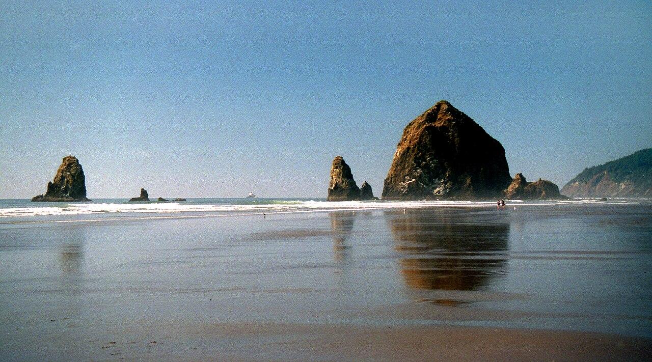 Oregon Coast - Cannon Beach - Haystack Rock