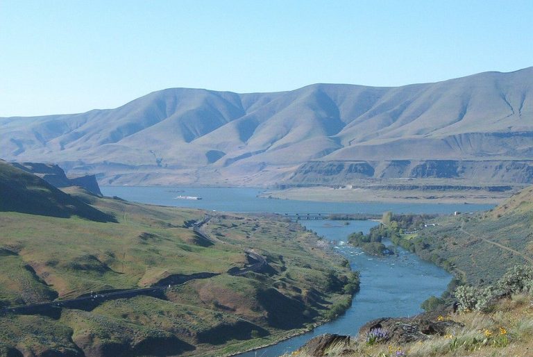 View of the Columbia and Deschutes rivers