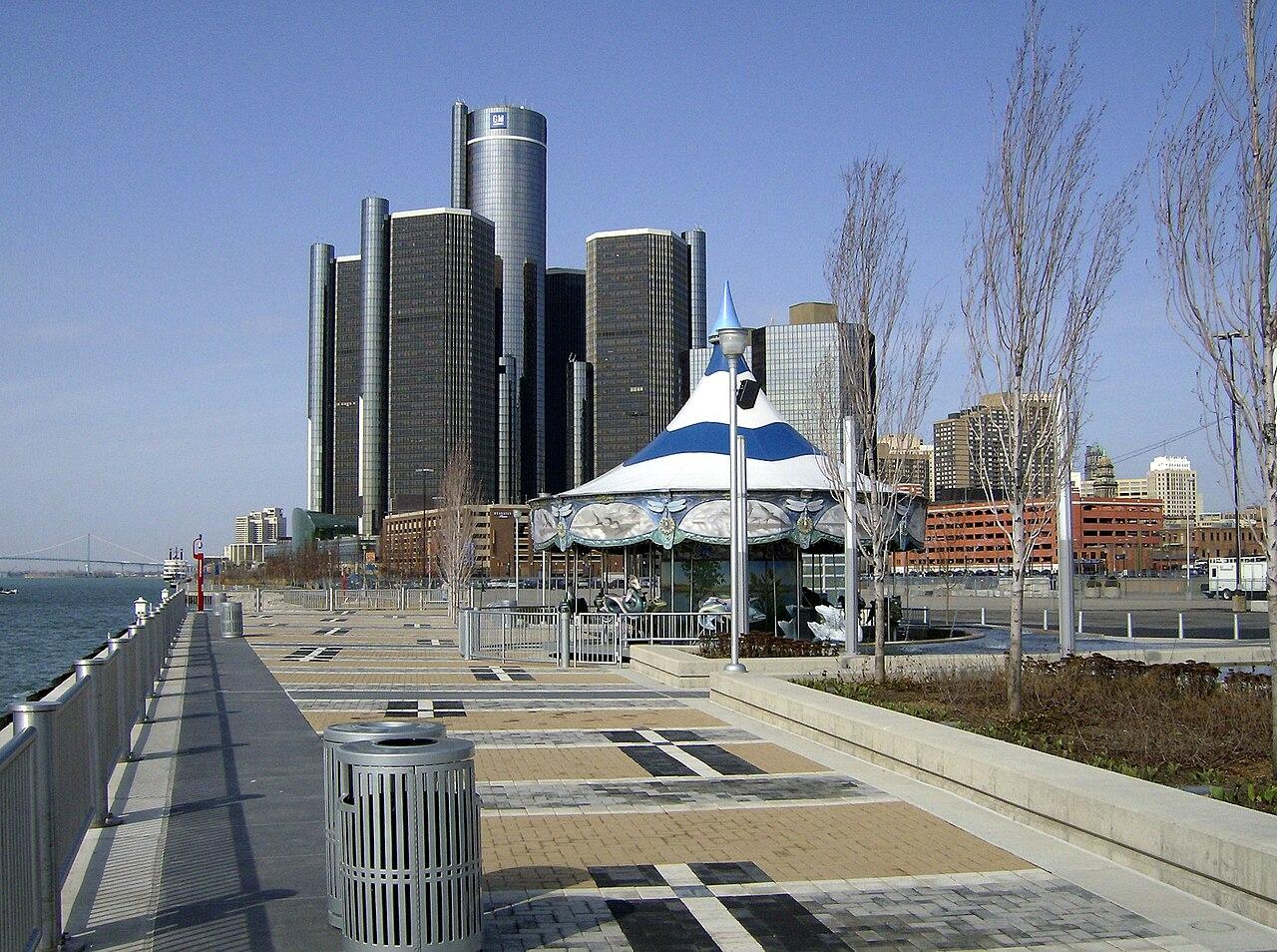 English: Rivard Place at the Detroit International Riverfront.