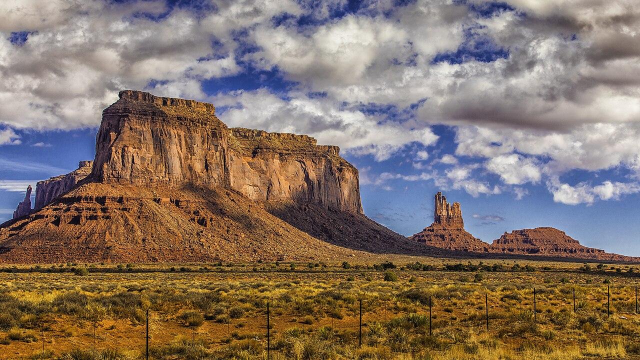 Eagle Mesa to left. Setting Hen to the right.