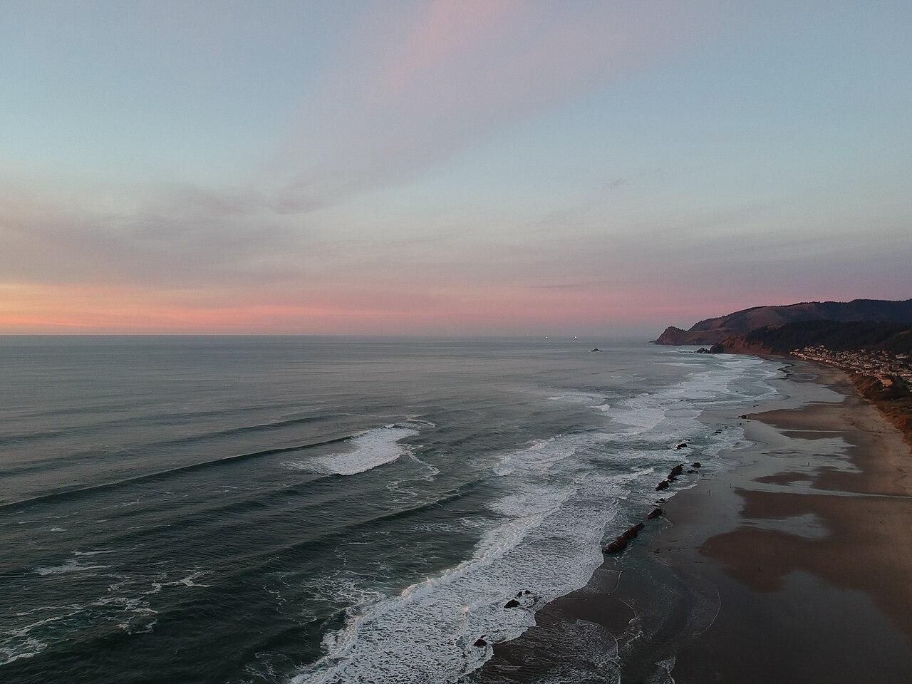 epresents the part of the Lincoln City, Oregon coastline looking North towards the previous community of Roads End
