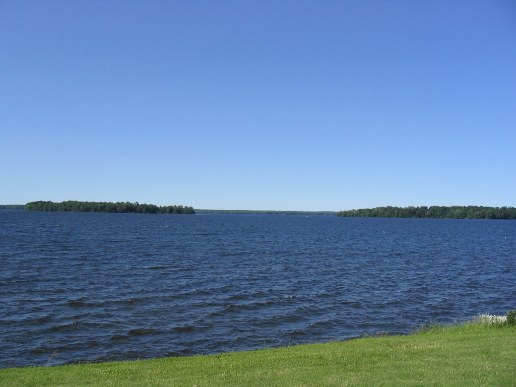 photo of Oneida Lake from the Yacht Club in Cicero, NY, taken by me on June 23, 2004