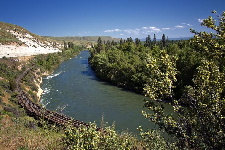 English: The Yakima River as viewed from Washington State Route 10.