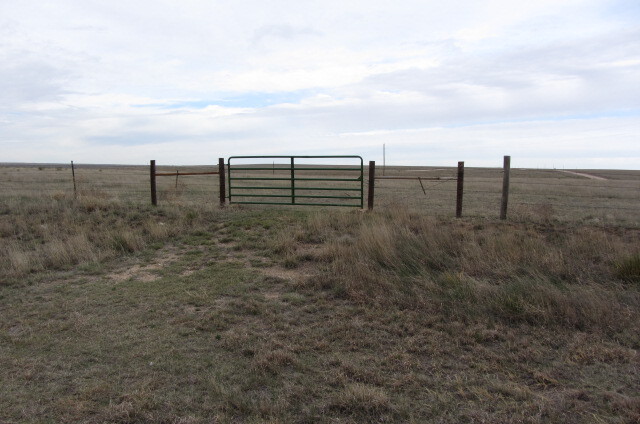 A fence on the prairie at Cimarron National Grassland (fb5f133d3f5e41edafd4ca26de6c8744)