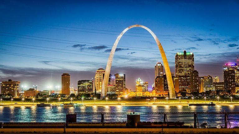 Gateway Arch St. Louis from Illinois